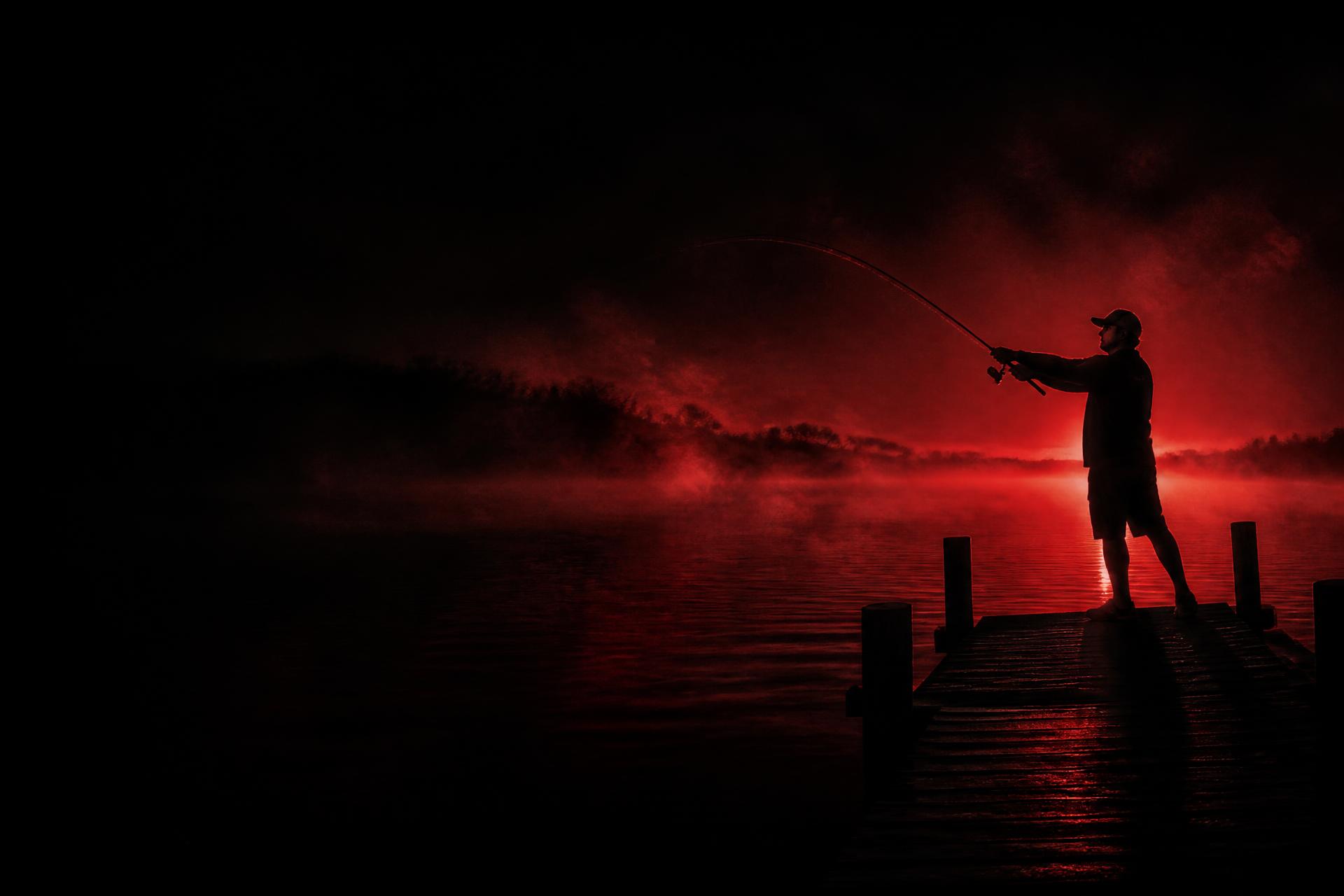 Pescador no lago ao amanhecer